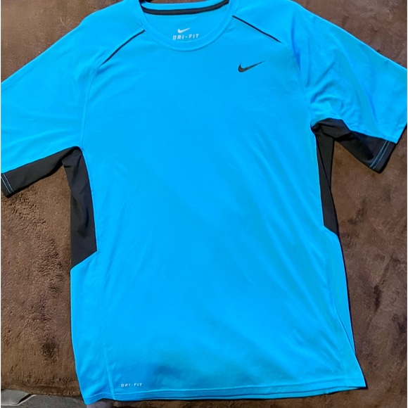 Men's Nike Dry-Fit Sky Blue sport-shirt, Medium - Picture 2 of 8